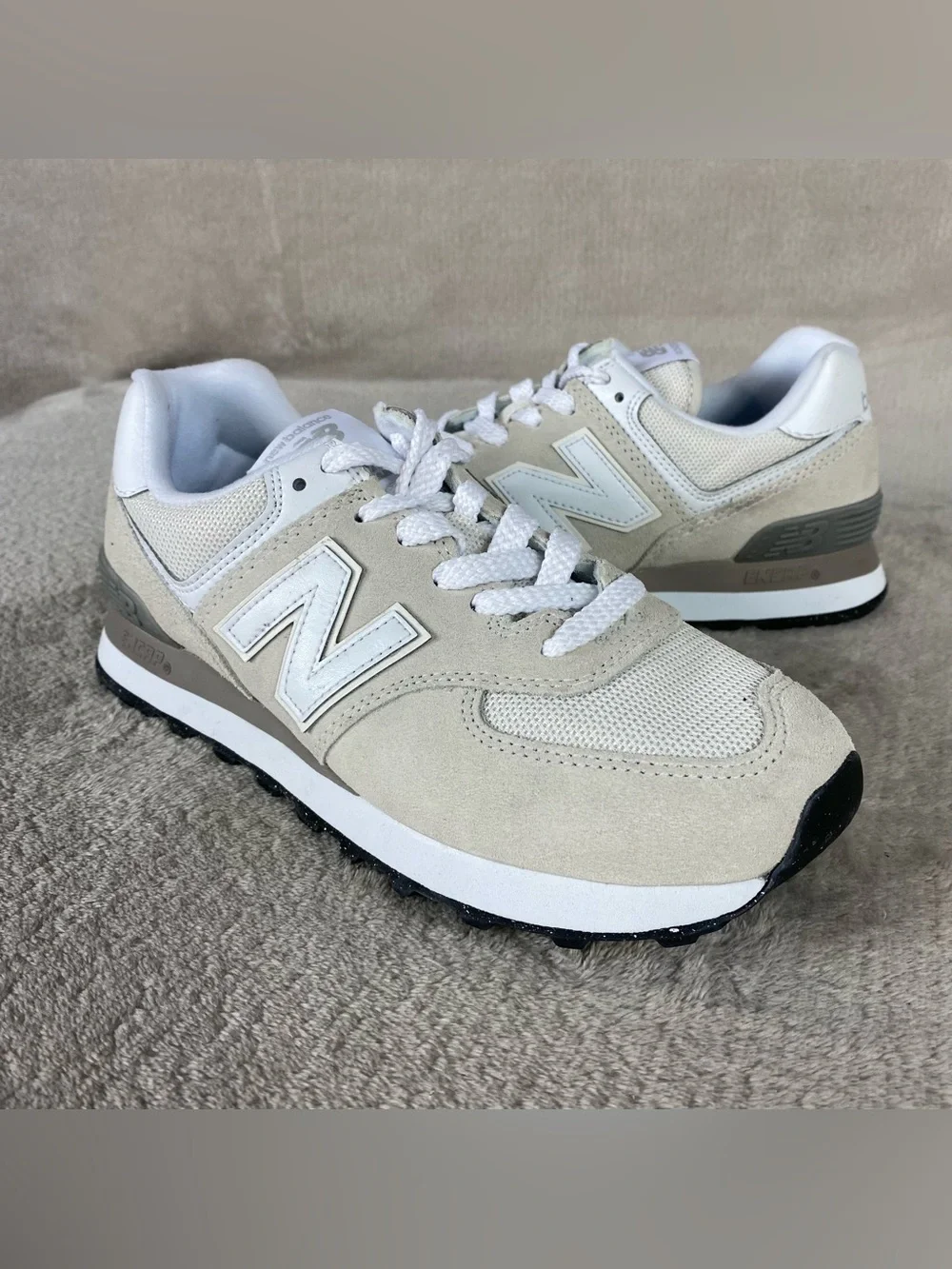 New‎ Balance 574 Classic Womens Size 7.5 White Cloud Suede Running Shoes NEW